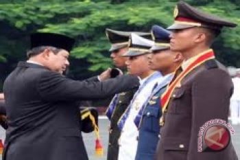 Presiden Yudhoyono lantik 836 perwira