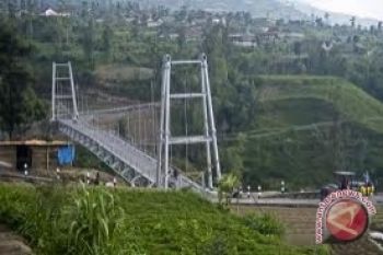 Jembatan bisa dijadikan objek wisata bernilai jual 