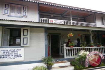 Rumah Bung Hatta banyak dikunjungi wisatawan Belanda