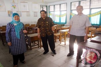 6.900 Unit Meja-Kursi Rotan Untuk Sekolah Di Sulteng