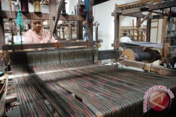 Tenun lurik Indonesia terancam punah