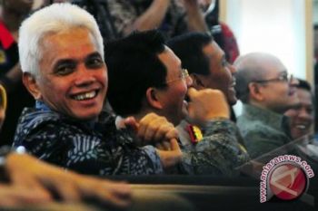 Hatta Rajasa instruksikan Bulog operasi pasar