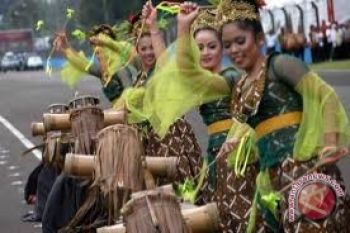 Langgir Badong hibur pengunjung Sri Baduga 