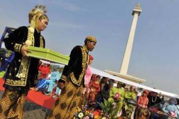 NIKAH MASSAL DI MONAS