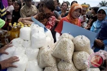 Warga Serbu Lokasi Pasar Murah Di Palu 