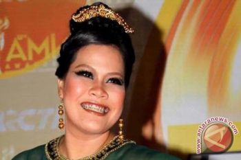 Okky Lukman khususkan waktu tarawih bersama keluarga 