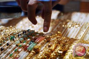 Warga Palembang alihkan simpan uang ke emas 
