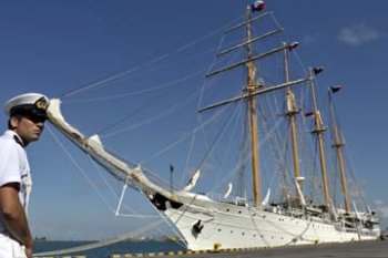 KAPAL CHILI MERAPAT DI BALI