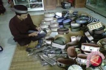 Perajin peci kembangkan "website" untuk pasarkan produk 