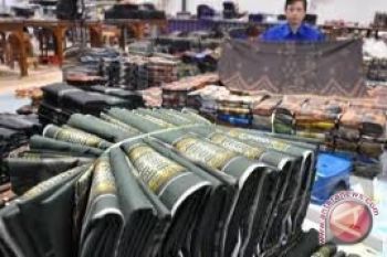 Pedagang kain sarung mulai bermunculan