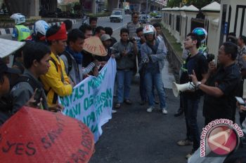 Mahasiswa tuntut tanggung jawab pejabat Sumsel 