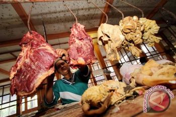 Pemkab: isu antraks pengaruhi omzet pedagang daging