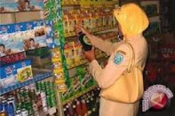Belasan item makanan kedaluarsa ditemukan di Lahat