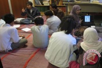 Pesantren Diminta Siapkan SDM Industri Keuangan Syariah