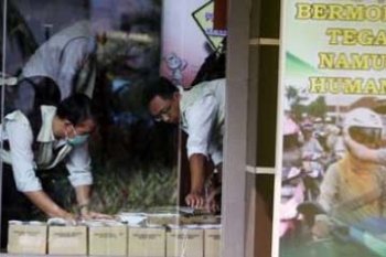 KPK PERIKSA DOKUMEN POLRI
