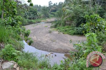 Sumur Kering Mandi-Cuci Di Sungai