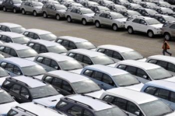 Penjualan Mobil Semester Kedua Diperkirakan Turun