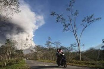 Petugas: Terjadi Guguran Material Vulkanik Merapi