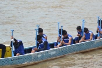 Lomba Perahu Naga