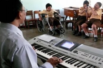 UGM Kembangkan Sendok Khusus Penderita Cerebral Palsy