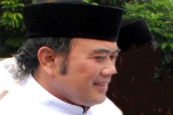 Rhoma Irama menangis saat konferensi pers 