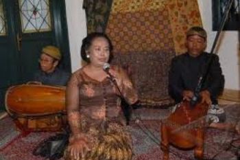 Hilangkan Kepenatan, Seniman Solo Siap Hibur Pemudik