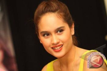 Cinta Laura tak takut gemuk karena santap masakan pedas
