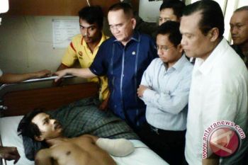 Anggota Komisi III DPR besuk korban penembakan 