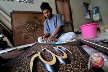 Faizan Makhdatu Pamer 50 Lukisan Kaligrafi    