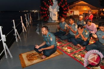 Pesantren Kilat di Atas Kapal Perang
