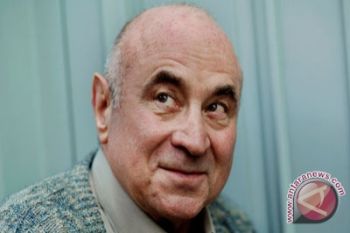 Bob Hoskins pensiun dari seni peran 