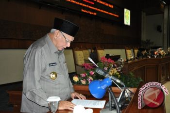 Gubernur Sampaikan Nota Penjelasan Rancangan P-APBD 2012 