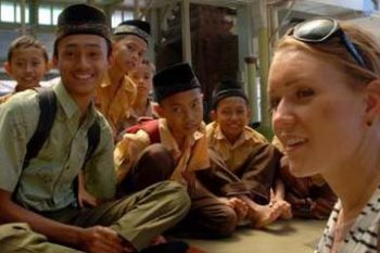 BELAJAR TOLERANSI UMAT BERAGAMA