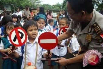 Rambu Lalu Lintas di Trans-Sulawesi Kurang
