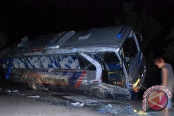Bus Merta Sari  terbakar di Jalinsum Lampung