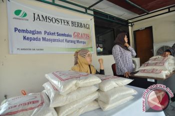 Jamsostek Sulteng Bagi-Bagi  Sembako Gratis Warga Miskin