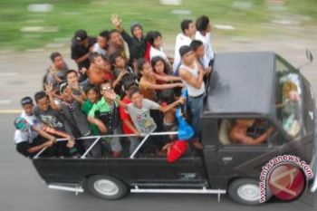 Menhub larang mobil bak terbuka bawa penumpang