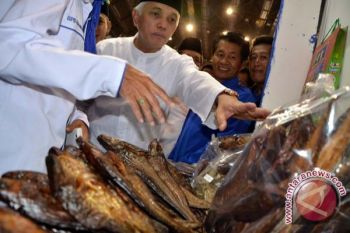 Hatta beli ikan sale dari Sekayu