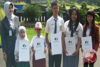 Jamsostek DIY beri beasiswa 464 Siswa - Mahasiswa