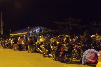 Arus Mudik Di Pelabuhan Feri Kolaka Padat