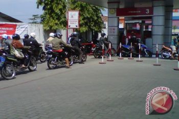 Disperindagkop: isu kelangkaan sebabkan antrean di SPBU