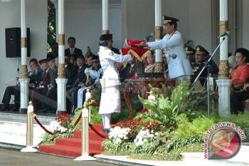Ratusan warga saksikan upacara Peringatan Detik-detik Proklamasi