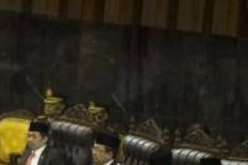 Wagub dan DPRD Sultra Dengarkan Pidato Presiden