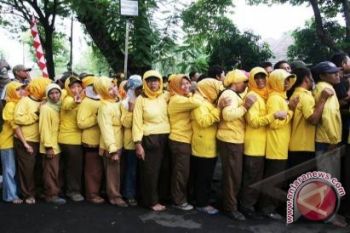 Penyapu jalan berlebaran bersama gubernur