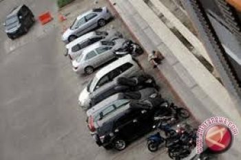 Pengunjung bandara masih normal