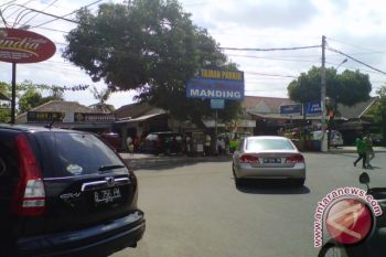 Wisatawan padati sentra kerajinan kulit Manding