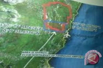 Pesawat hilang ditemukan hancur tabrak gunung 