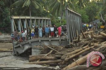 Gubernur Tinjau Lokasi Banjir Bandang Parigi 