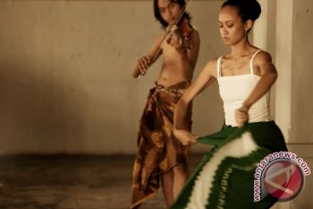 Ade-Mugiono Padukan Debussy Dan Gamelan
