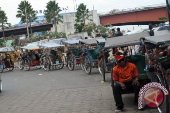 Wow, Anak tukang becak lulusan terbaik Unnes     